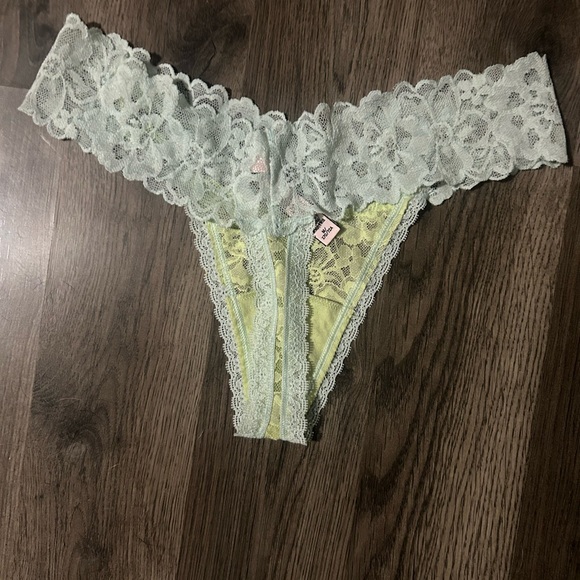 NWOT Victoria secret push up bra with new matching thong - Picture 3 of 7